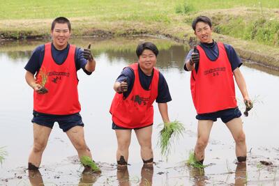 加美農業高校　全校田植え